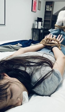 [等待bb定拍] 体育生互相捆绑TK，闻训练后的臭袜子，互相闻脚